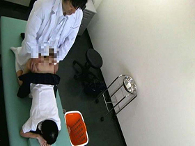 小児科医による卑猥行為の流出映像4時間2　12人　サンプル画像15